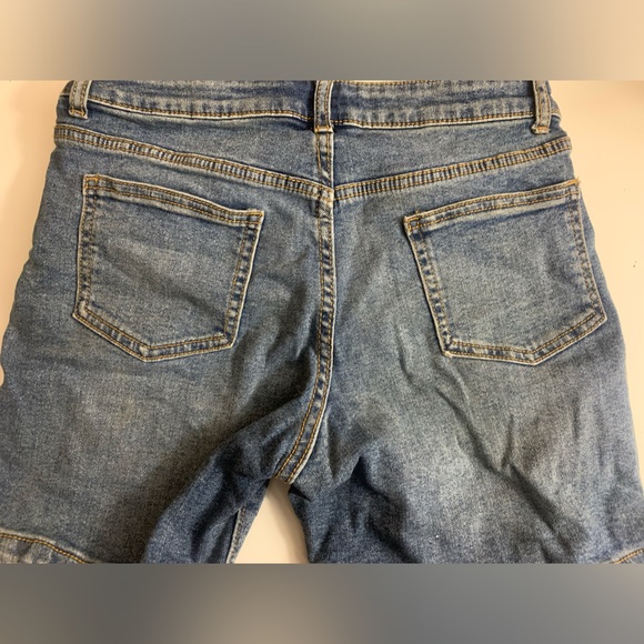 Mid length Jean shorts - Picture 2 of 3